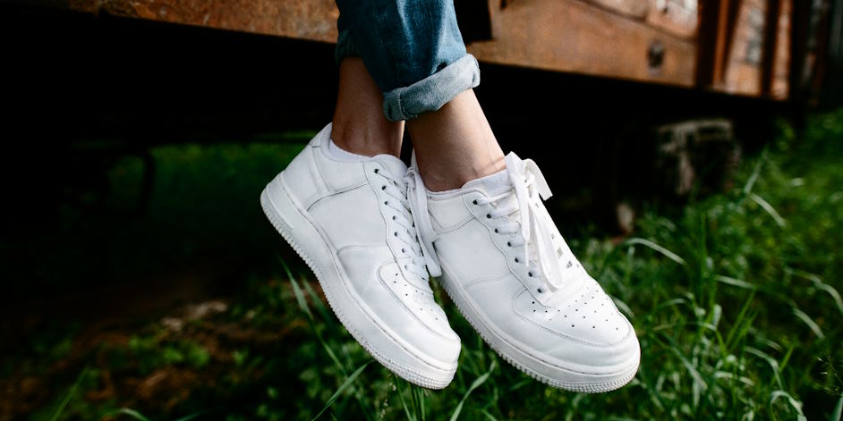 pairing your white sneakers